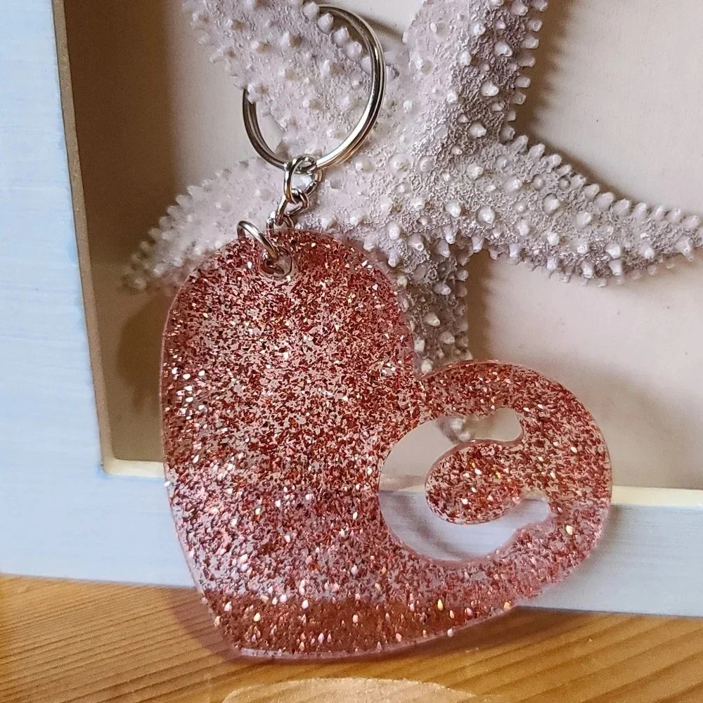 Heart with horseshoe resin keychain